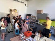 02_lektori_v_laboratori_1.jpg 02_lektori_v_laboratori_1.jpg